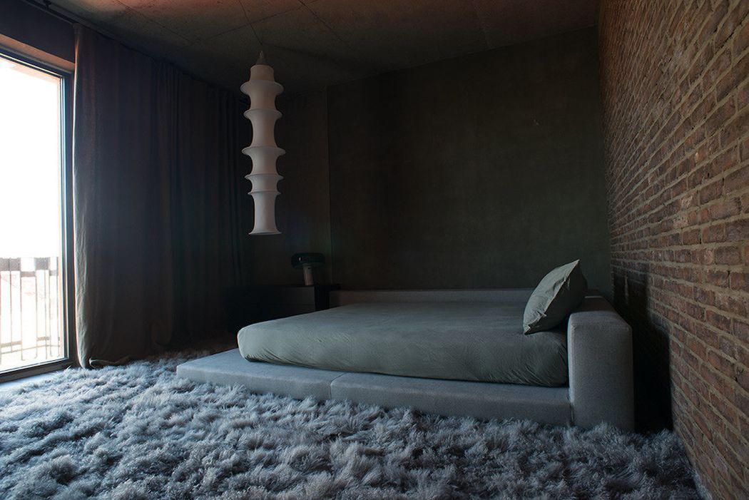 Серый лофт в интерьере спальни